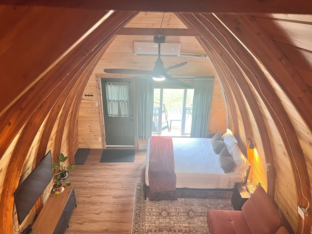 Smokey Hollow Motel & Resort