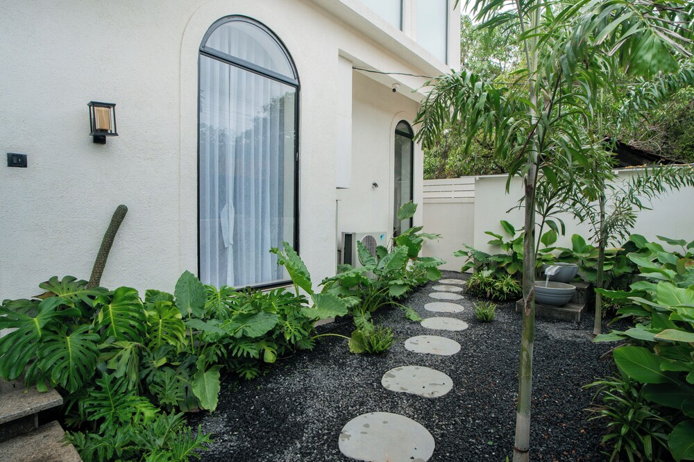 ELIVAAS Ekam | Luxe 4 BHK Villa With Pvt Pool & Patio