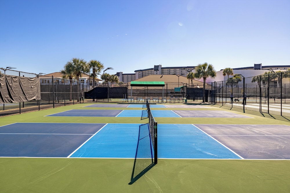 2BR Condo in Edgewater Resort With Golf, Tennis, Pools & Free Tram Service!