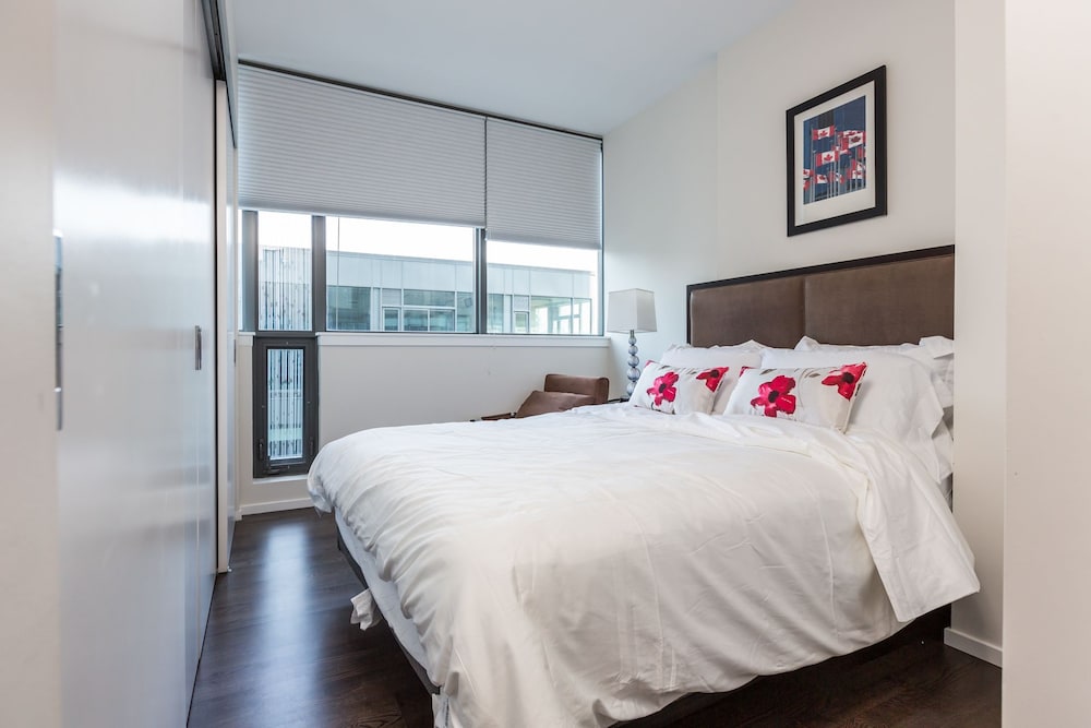 Applewood Suites - 2 BDRM King & Spadina - Image 2