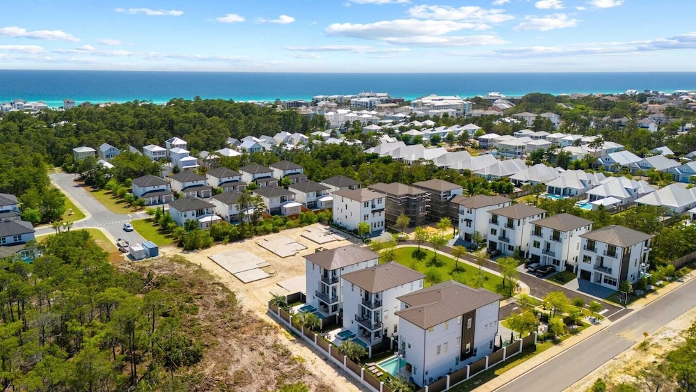 Pool, Hot Tub, Firepit, Walk to Beach Near Gulf Place