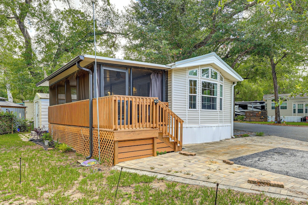 Steps to Lake Kerr: Home w/ Pool & Hot Tub Access!