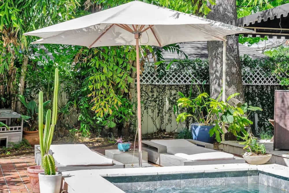 The Royale 2B 4B Luxury Garden Pool Yoga Room