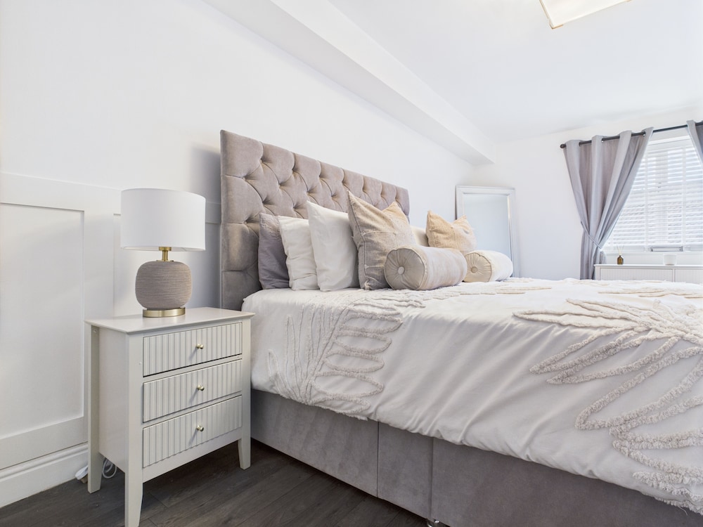 Modern Chaffordhundred Apartment Long Stay Sleeps2