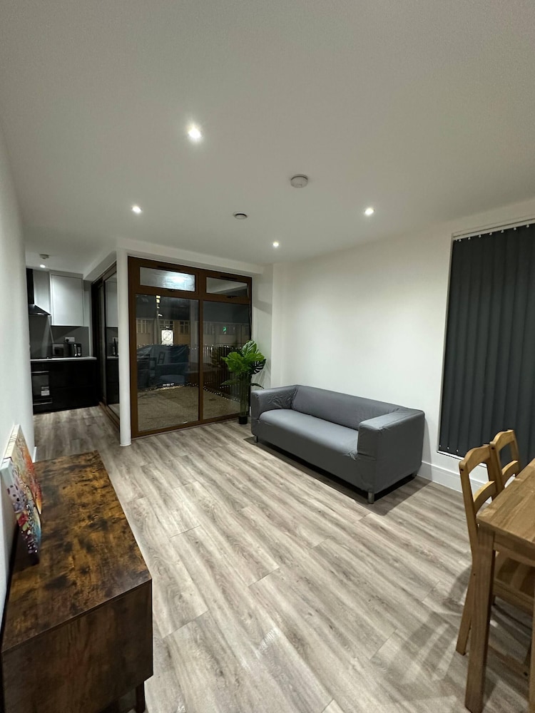 London 1 bed Luxe Flat Ilford Beautiful