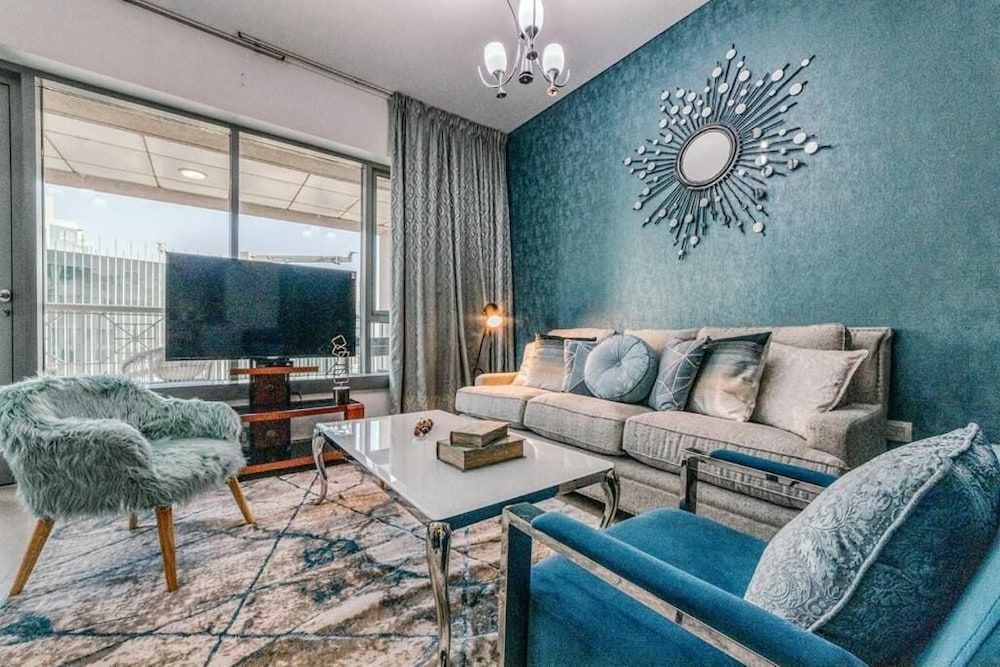 Bellavista - Spacious -1BR & Extra Room