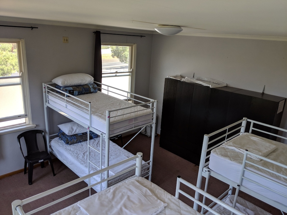 Young Budget Accommodation - Hostel view 2