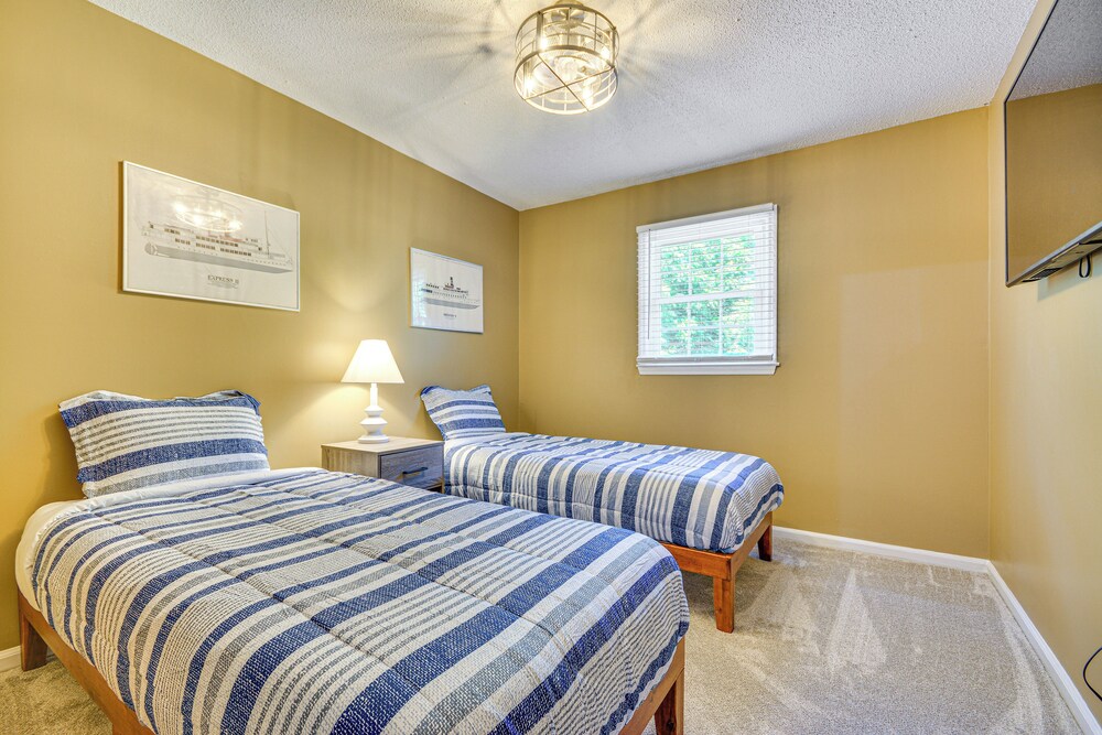 2 Mi to High Point University: Townhome w/ Patio