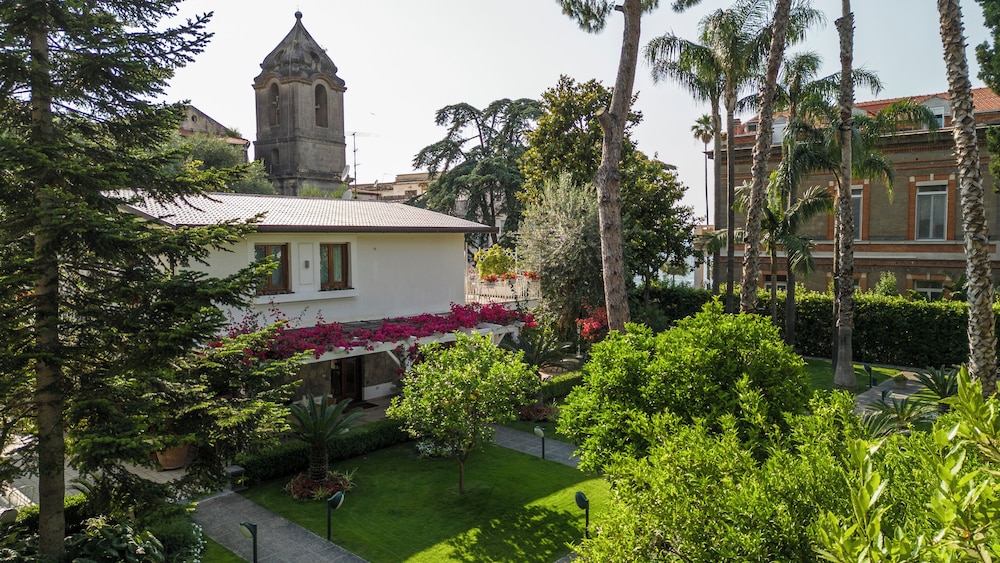 Villa In Sorrento Center | Gardens & Outdoor Space