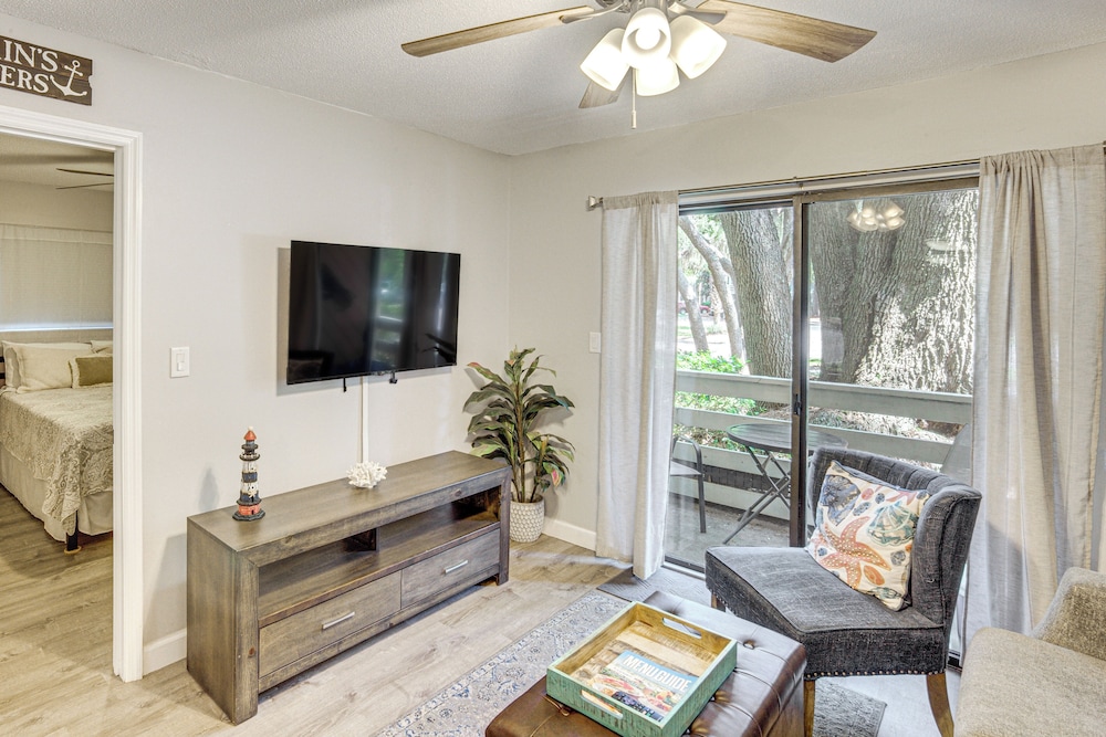 Access to Folly Field Beach & Pools: Coastal Condo