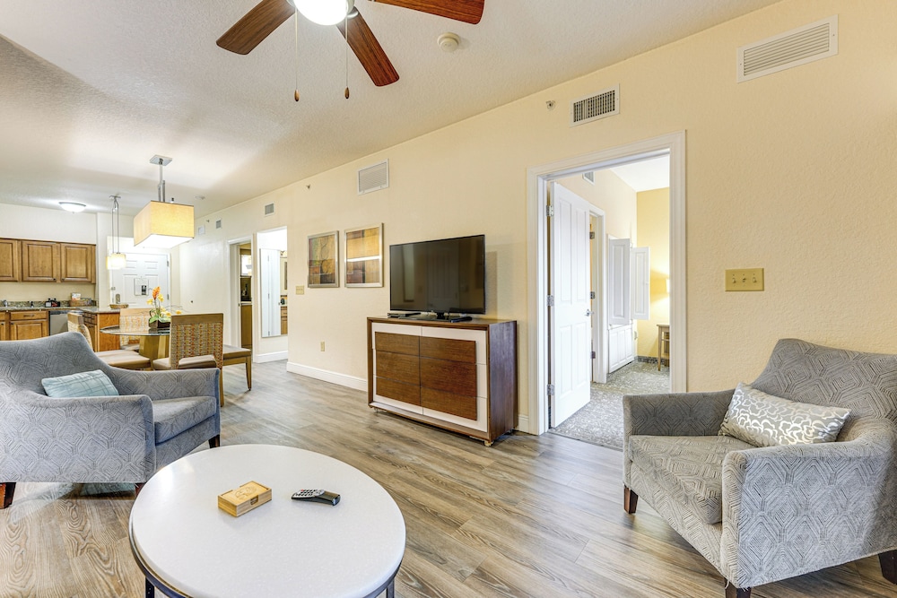 Poolside Bliss & Theme Park Thrills: Orlando Oasis