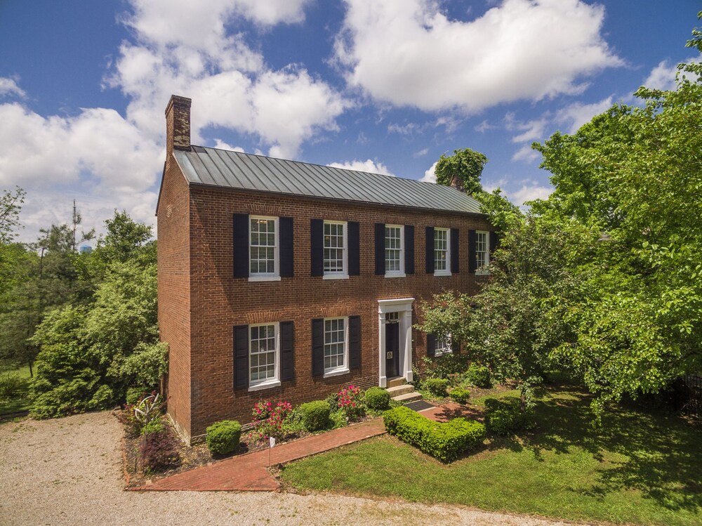 Bourbon Manor B&B