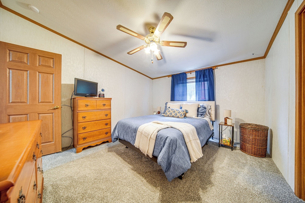 1 Mi to Lake Access: Erie Home w/ Private Backyard