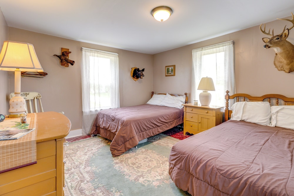 Pet-friendly Smithmill Retreat w/ Yard!