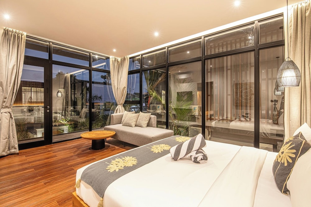 Opulent 6BR Villa, 400m From Canggus Golden Shore