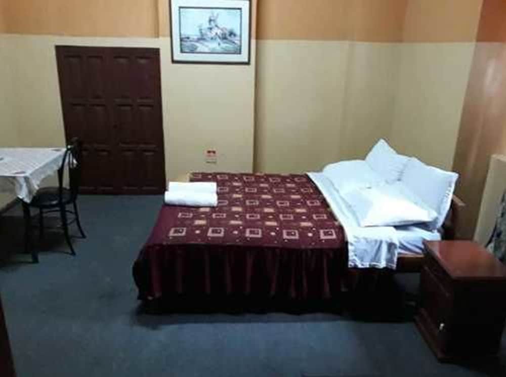 Hostal Castel WL view 4