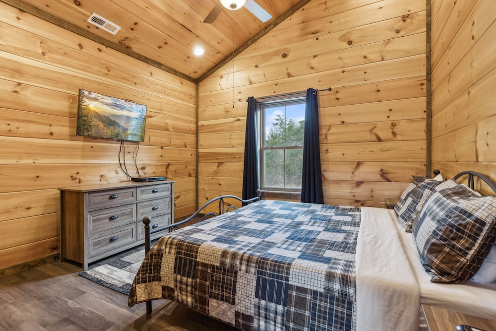 Eden Of The Smokies 5 Bedroom Cabin