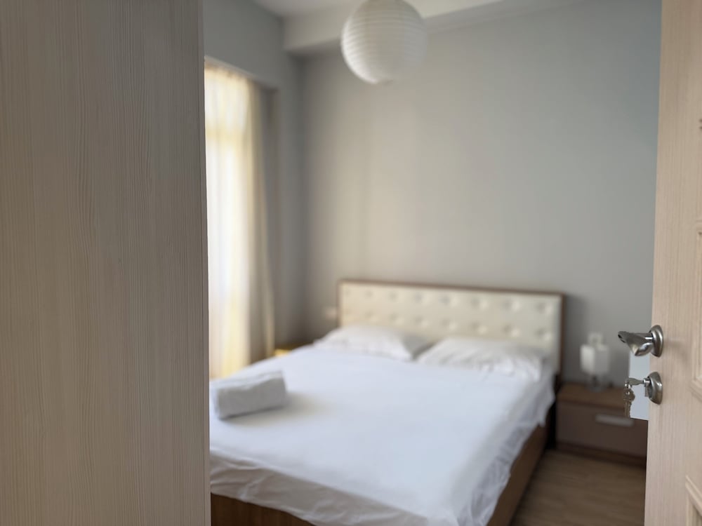 Deluxe 2-bedroom apartment by Sweet Home