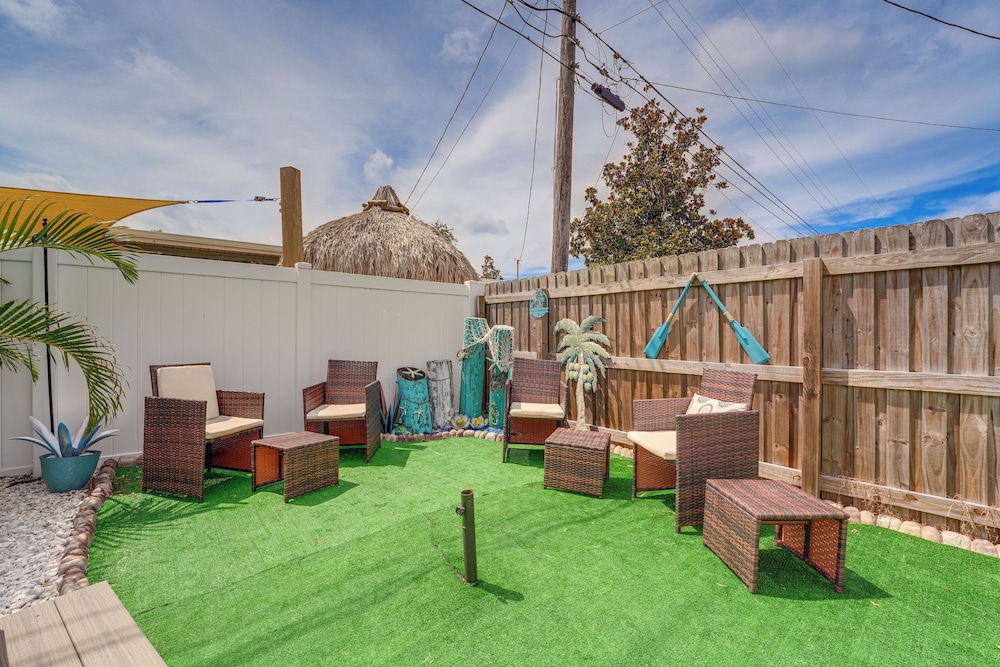 4 Mi to Beach! Furnished Outdoor Oasis in Seminole