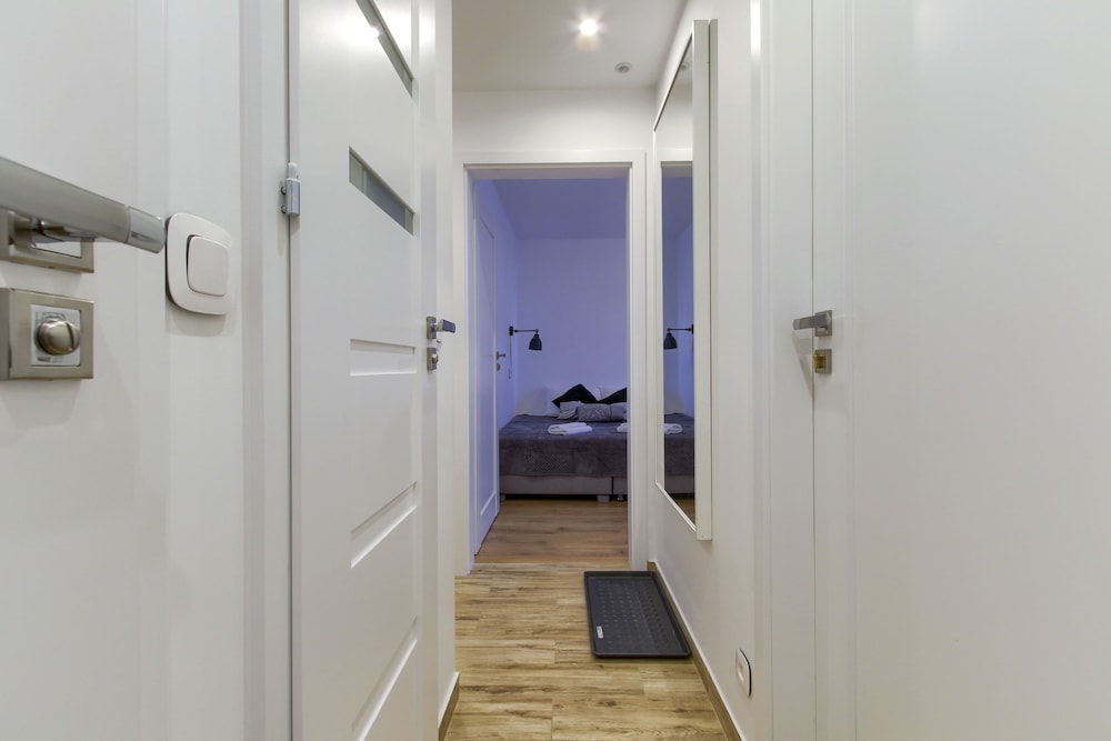 UNIT Short Rent Apartment by Warsaw Metro Station