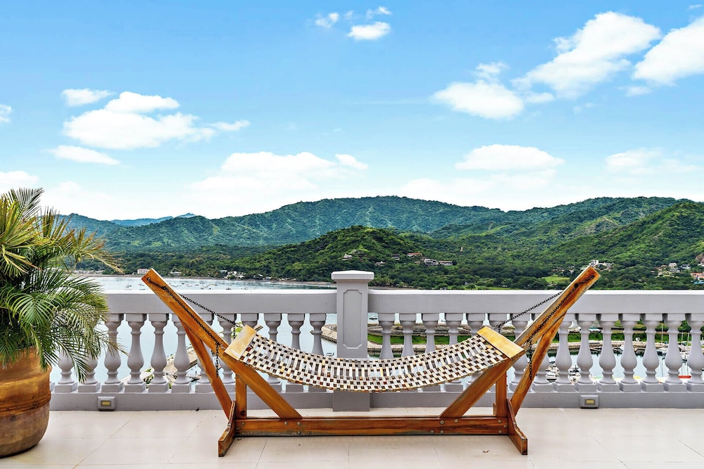 Luxury Condo with Panoramic Ocean Views, Sparkling Infinity Pool, and Modern Open-Concept Design