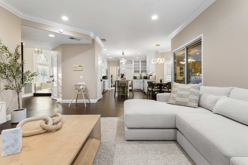 Luxury Pool Home w Theater Games Mountain View