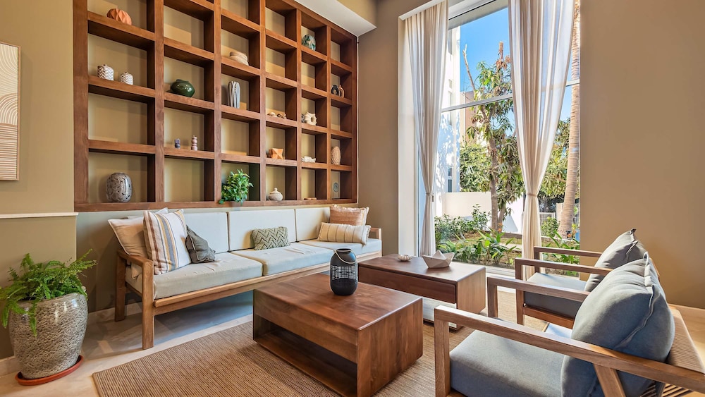 Gorgeous 1BR Condo With Pools Sea Views