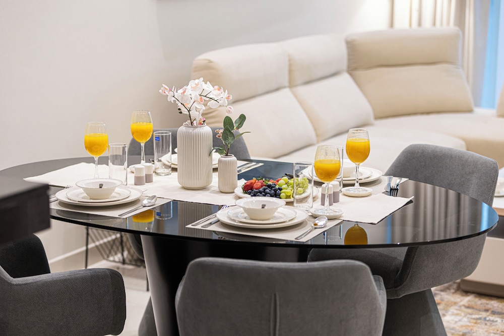 DAMAC Suites by Hostiva – Burj & Fountain