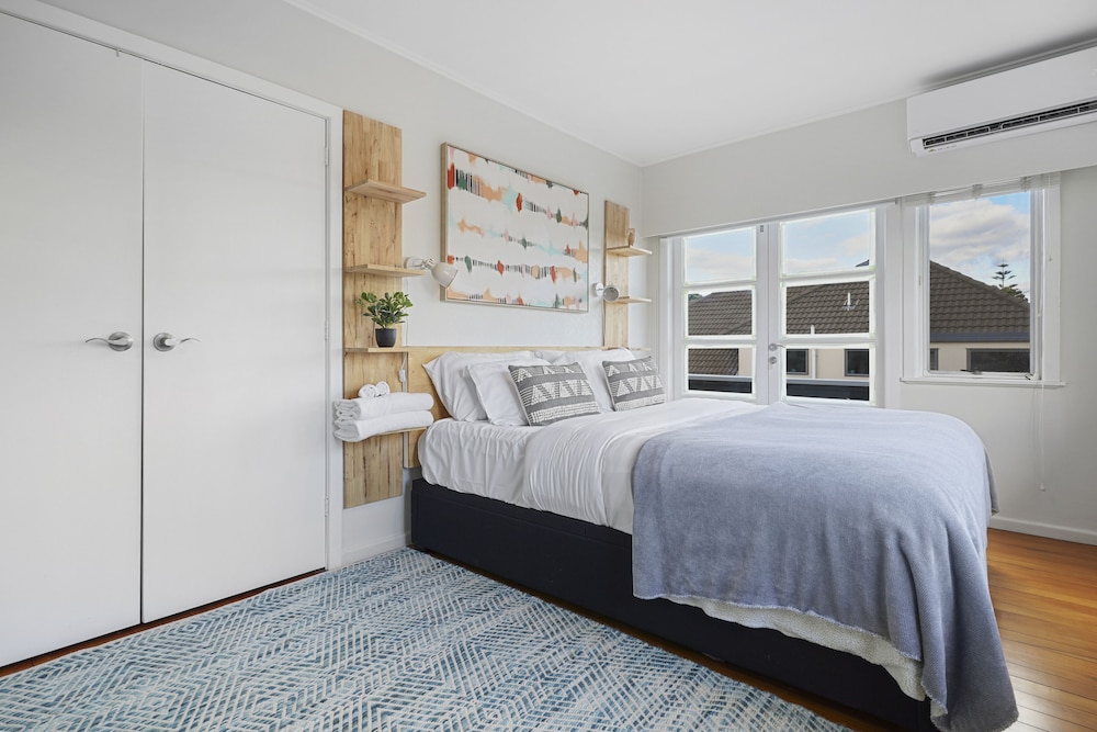 Amazing Home By Beach - Aircon-ed view 3