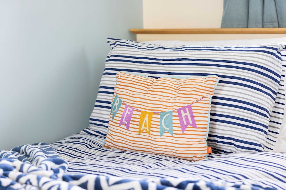 Seaside Retreat - Five Minutes to Beach Village