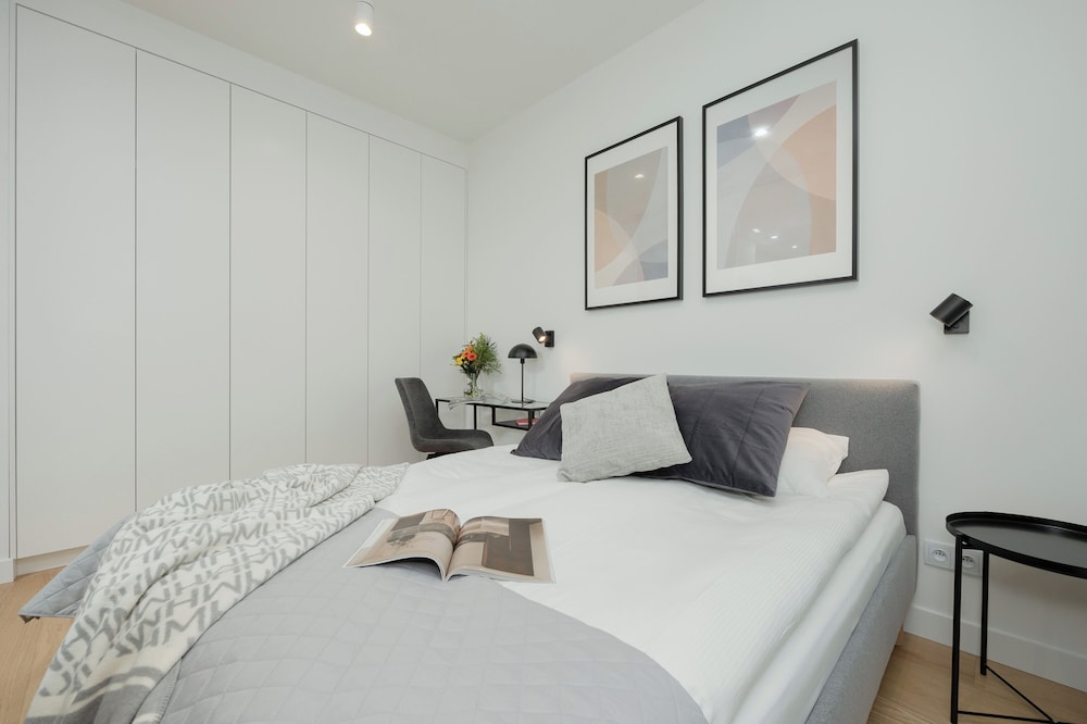 Warsaw Deluxe Apartments by Renters
