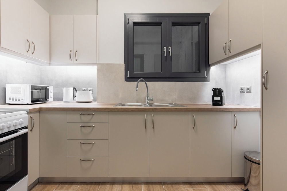 Phaedrus Living Pagkrati Modern Grove