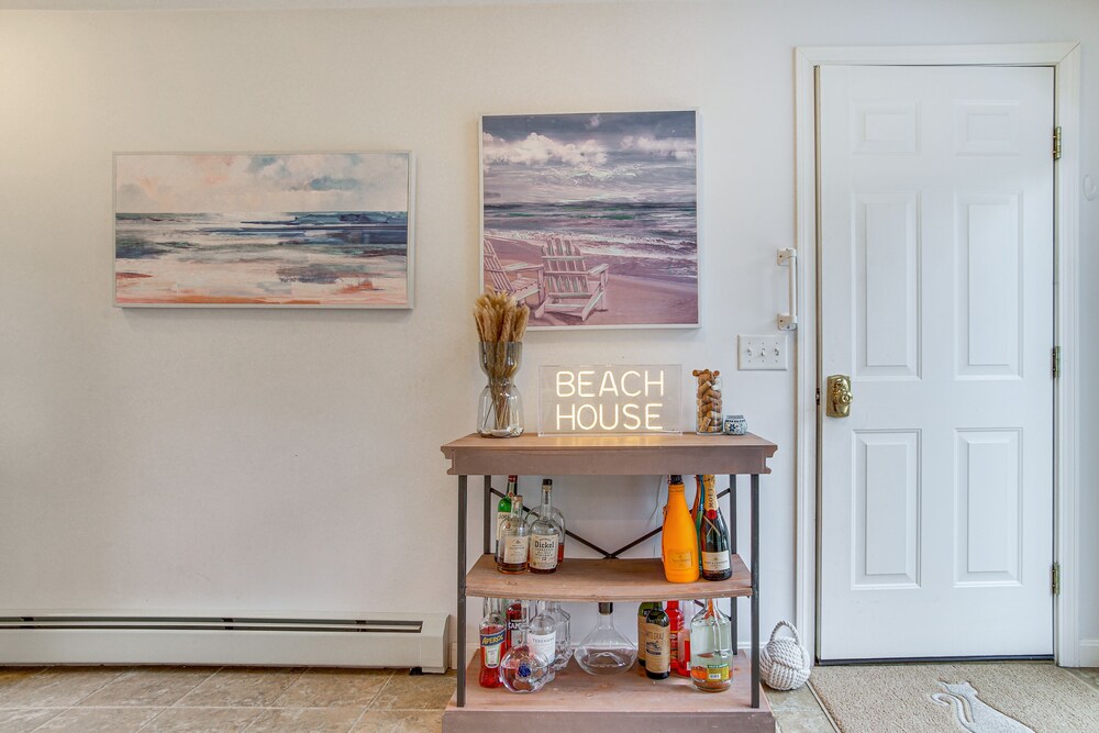 Charming Cape Cod Home ~ 1 Mi to Megansett Beach