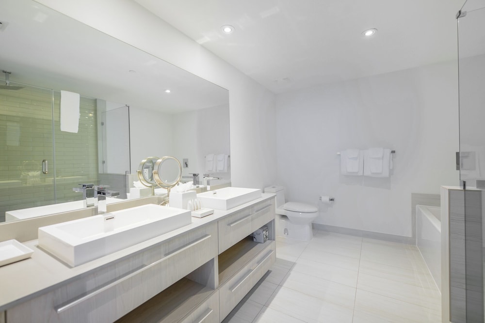 40th-Floor Gem Top Views & Amenities