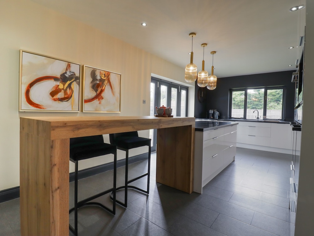 8 Newmarket Road