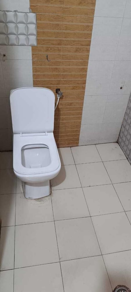 Pari Ac Restaurant & Hotel