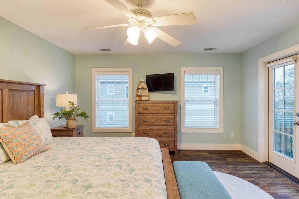 Pink Plume Coastal Escape Near Beach, Private Pool, Grill, & Luxe Interiors