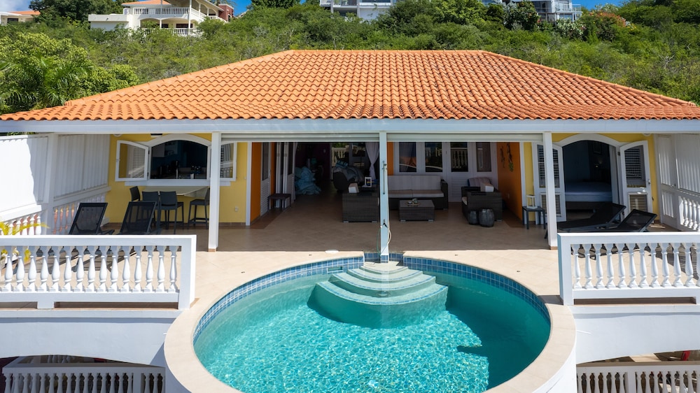 Coral Estate Holidays