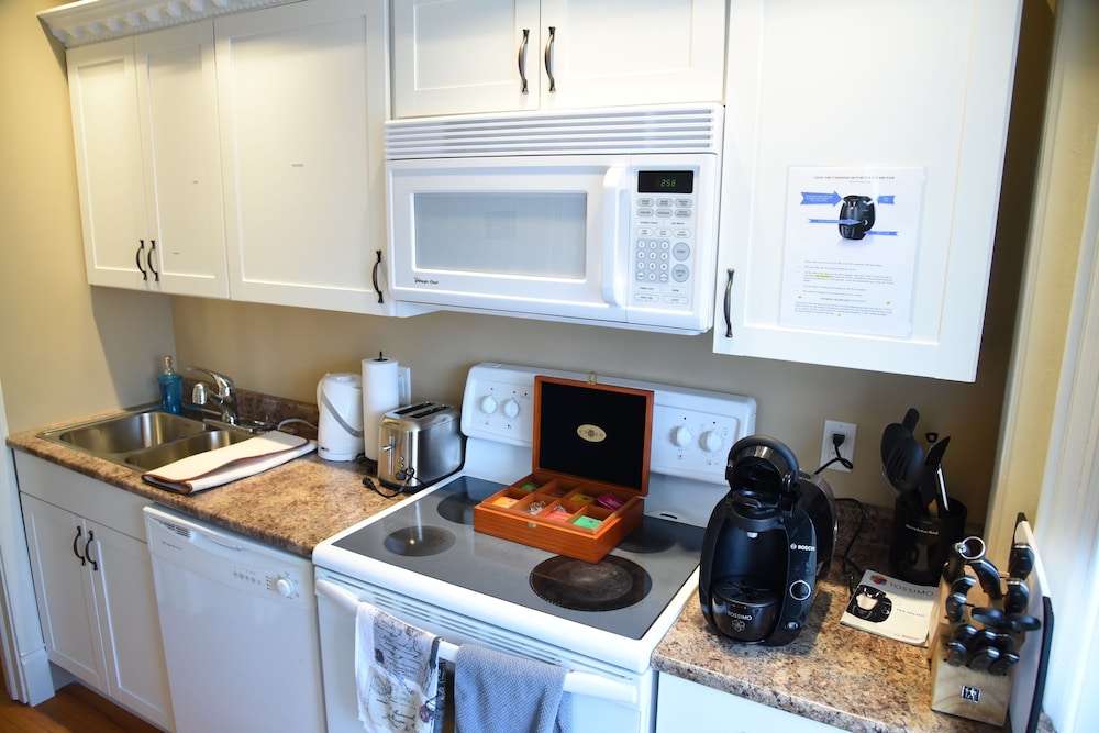 Brockville Vacations - The Noble Suites - Property Image 84