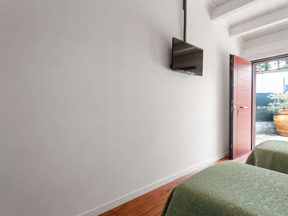 Elegant Apartment in Campobasso near Woods view 5