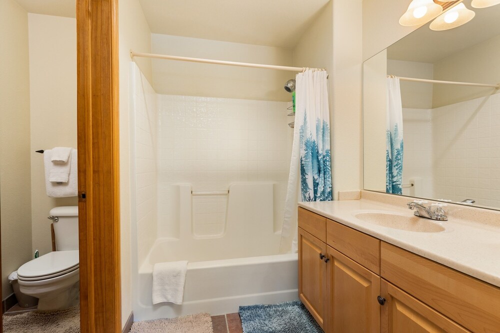 5949 Hidden River Lodge 3 Bedroom Condo by RedAwning