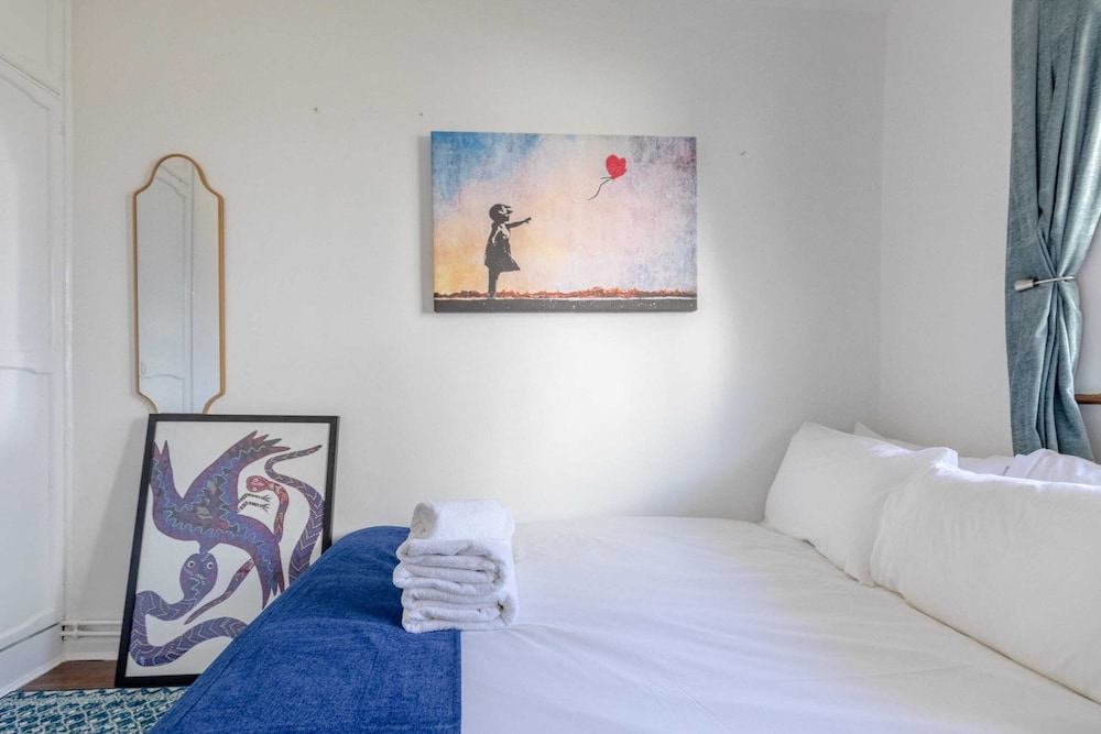 Serene 2BD Flat W/private Patio Old Street!