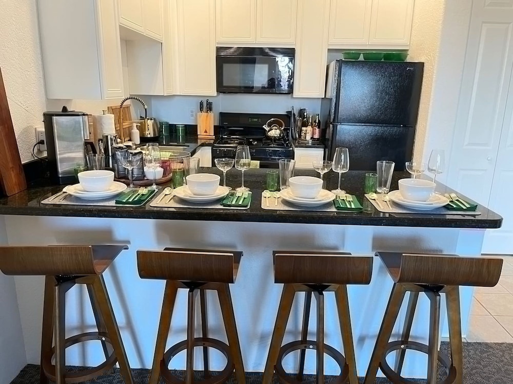 MCM Styled Condo Sleeps 4 Pool hot tub