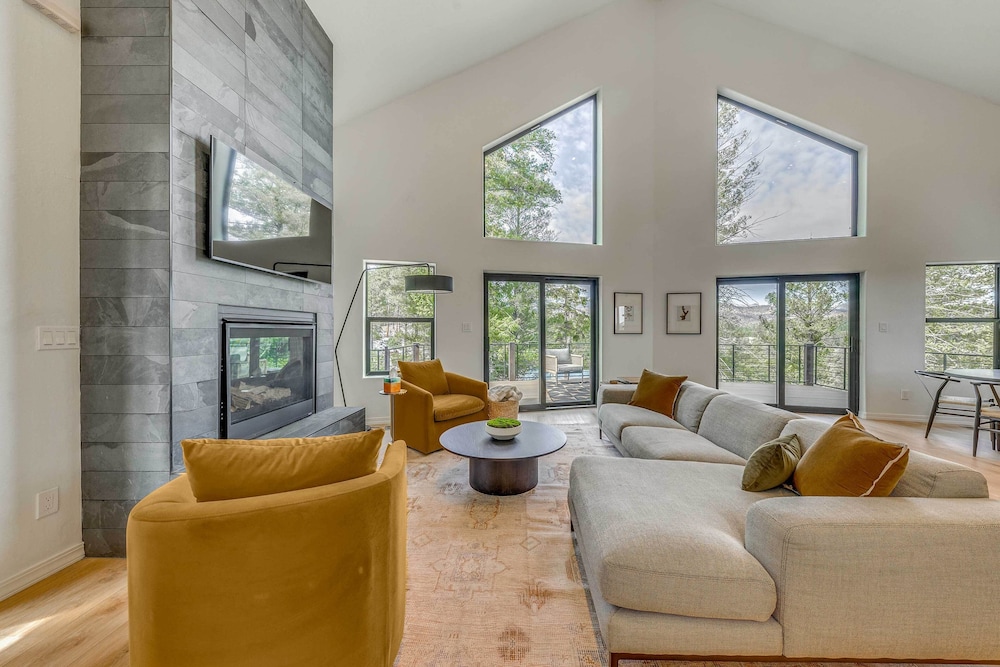 Sierra Blanca Views: New-build Cabin in Ruidoso
