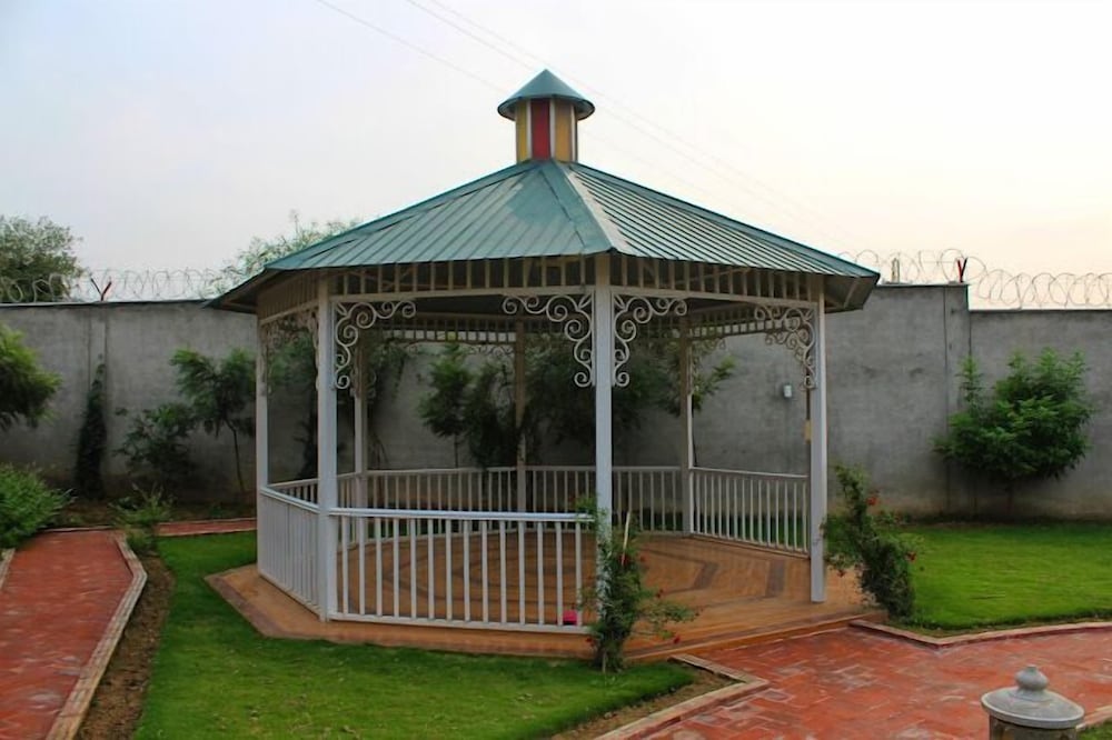 Siran Lodges view 5