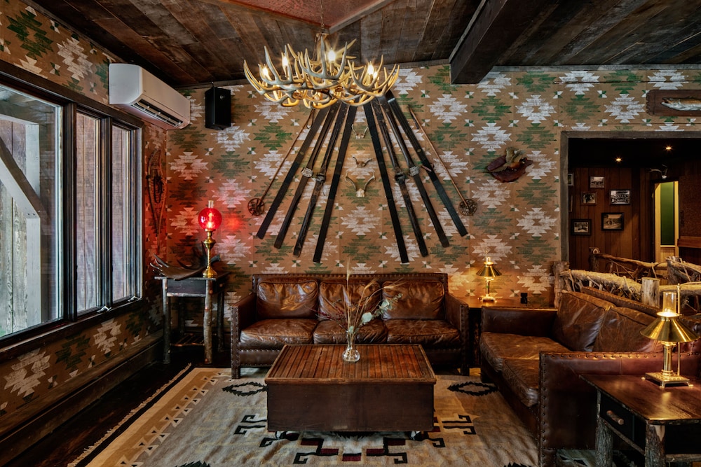 Urban Cowboy Lodge 51