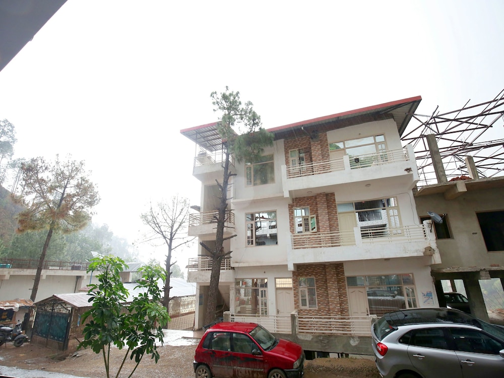 OYO 13433 Home Kasauli View 2BHK Dharampur