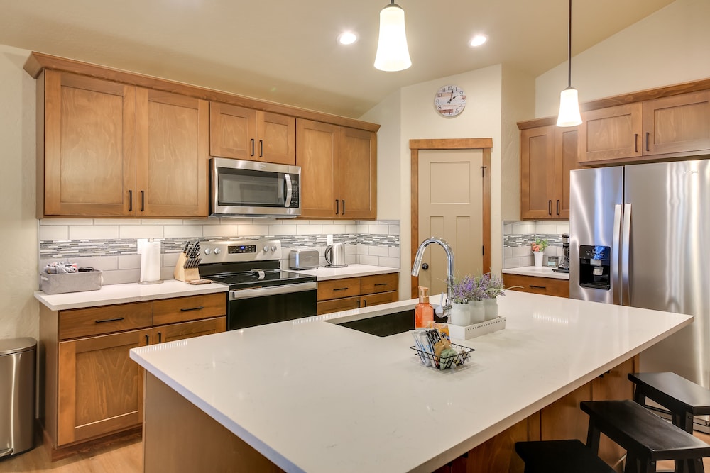 Pet-friendly Oldtown Retreat: Hot Tub  Kayaks! - Property Image 21