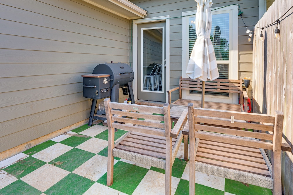 9 Mi to College Station: Dog-friendly Home w/ Yard
