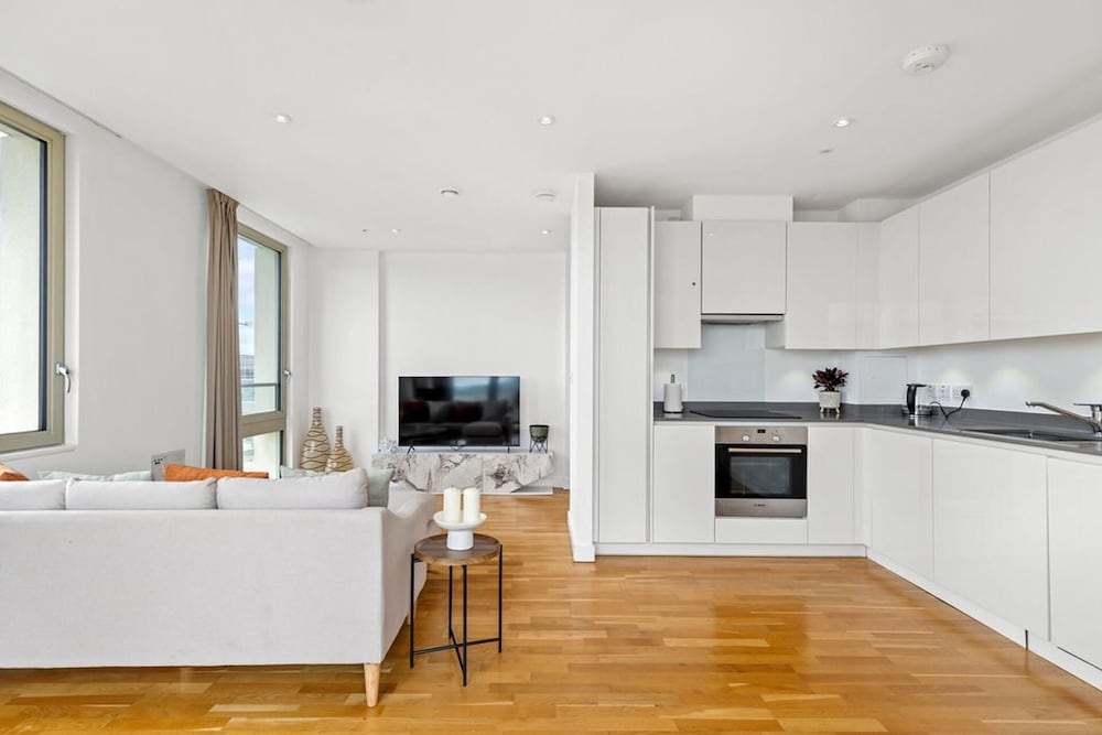 East Village Luxury Apartment - London